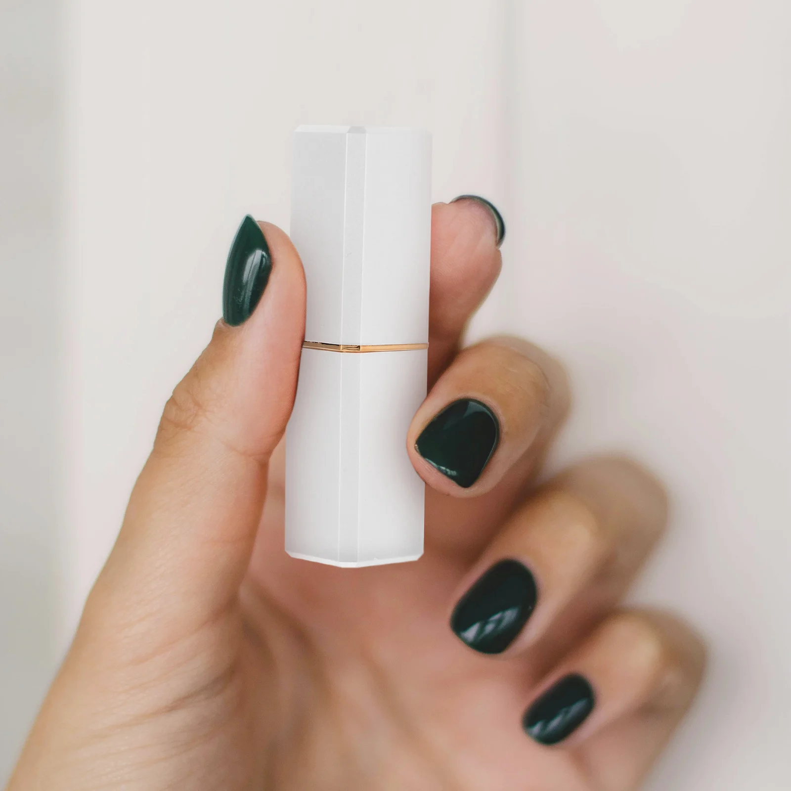 10 pçs tubos vazios de brilho labial 3.5g recipientes de bálsamo labial de plástico recarregáveis diy mini tubo de batom para mulheres viagens amigável