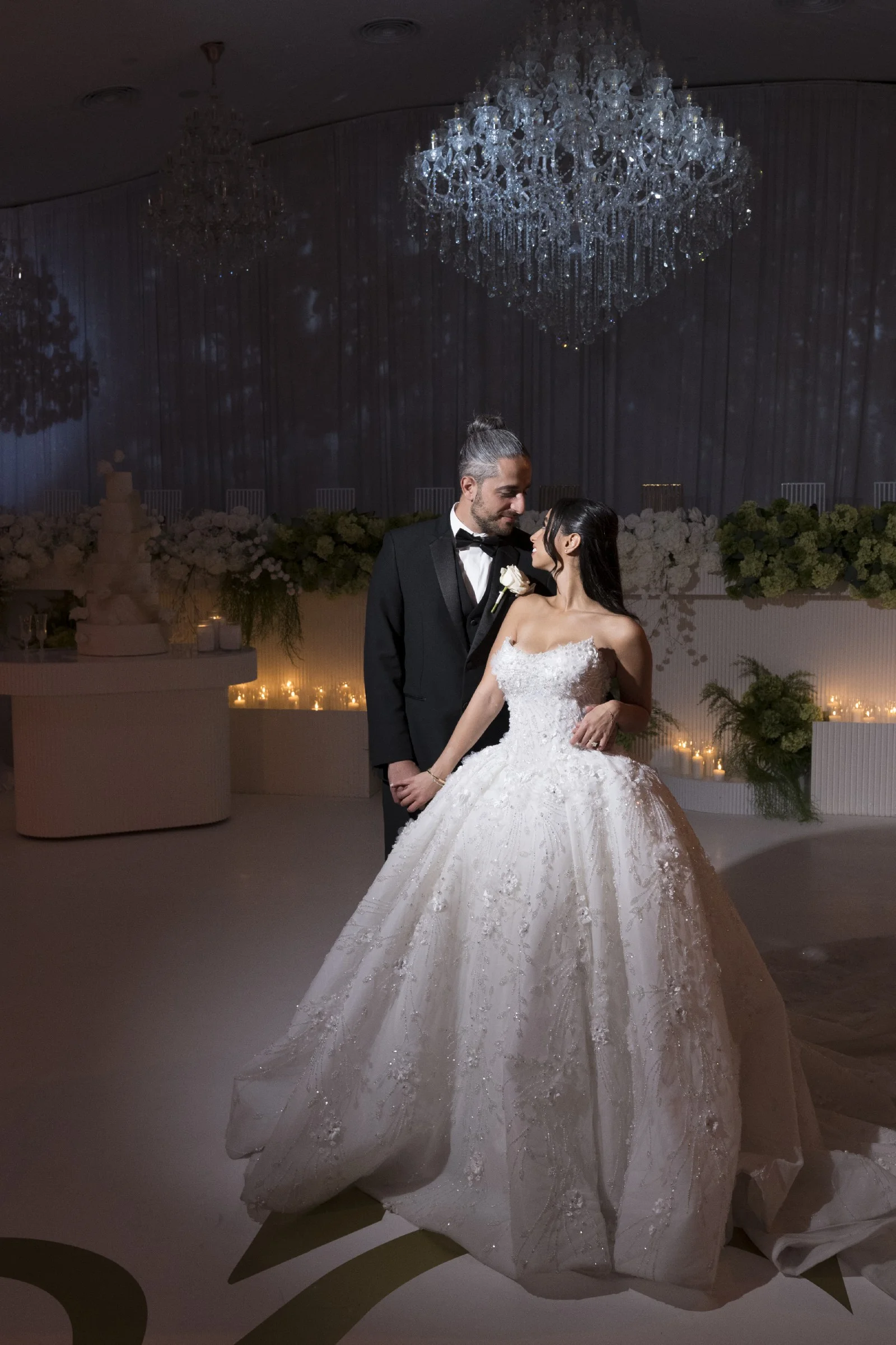 

Elegant Sweetheart Neckline Beaded Wedding Gown 2026 with Detachable Veil and 3D Floral Appliques Vestido De Noiva Customized