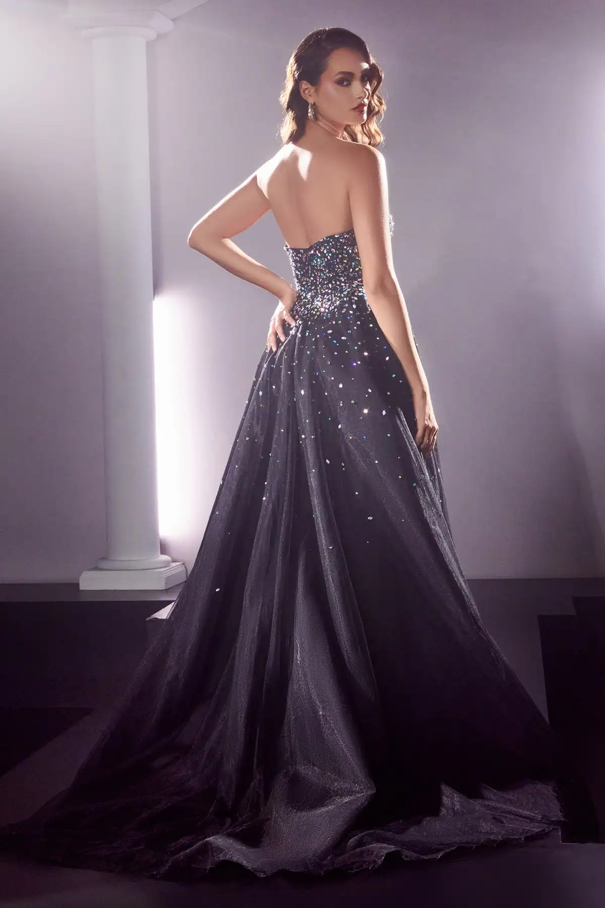 Sparkling Black Quinceanera Dresses Luxury Sweetheart Neckline Backless Sweep Train Formal Evening Wedding Prom Ball Gowns 2023