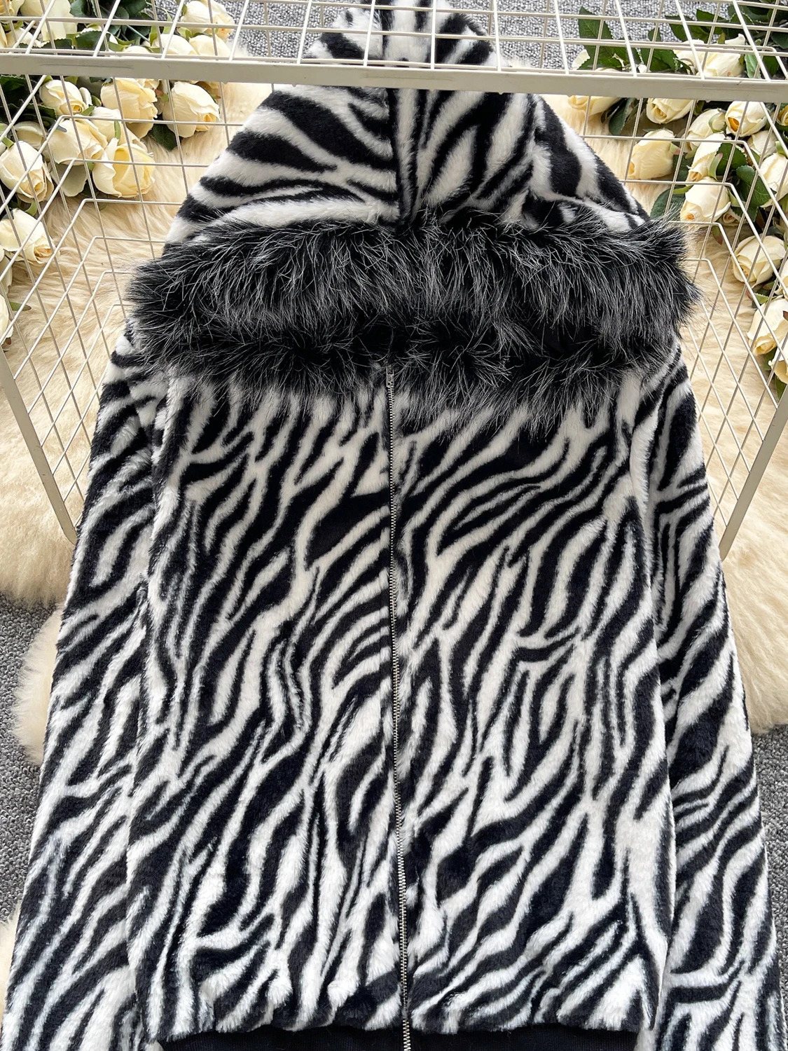 레트로 플루 커뮤터 슬레 페이크 퍼 후드 오트 자에트 여성 루즈 지퍼 디자인 패션 아우터웨어 롱 스웨 레귤러 핏