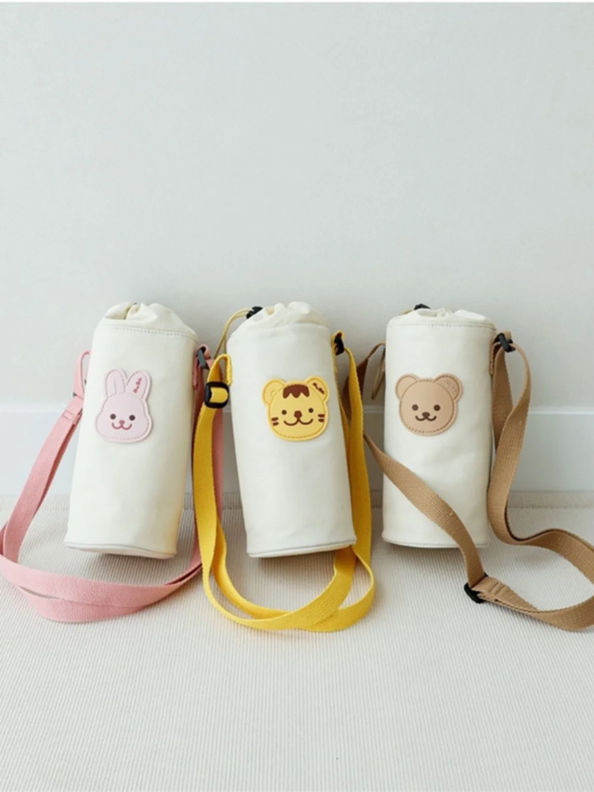 

Korean Sle Children's Water Bottle Protective Cover Cute Bear Slung Bag Anti-Fall Convenient Heat Insulation Cover for Stud...