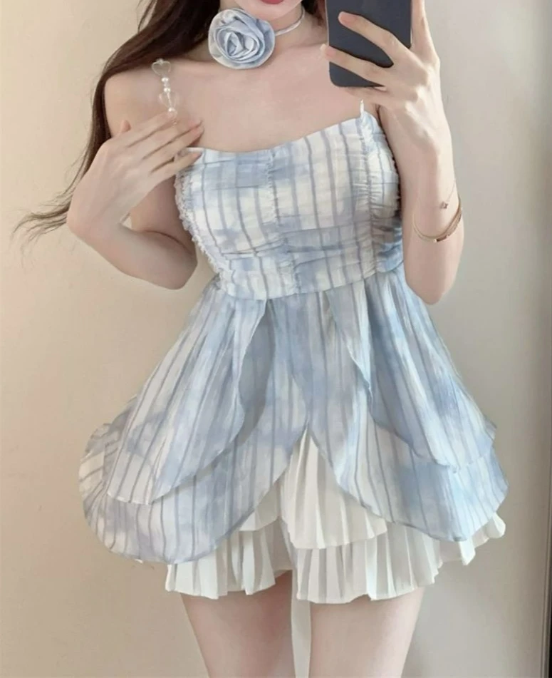 

2025 Summer New Lace Up Three-dimensional Flower Pleated Grid Suspender Women's Niche Slim Fit Slit Top
