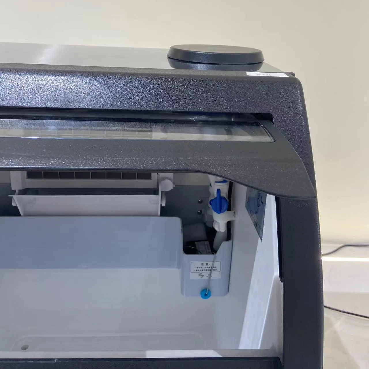 9- Commercial Stainless Steel Ice Maker with air Cooling, Fully Automated for Round-the-clock Production of Cube Ice