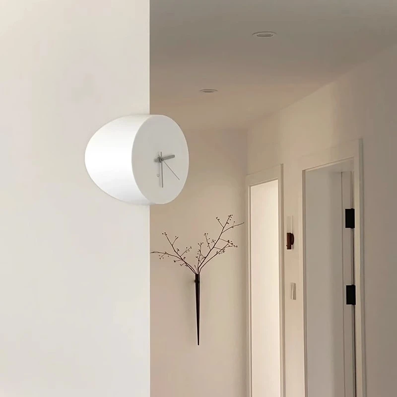 ساعة حائط مستديرة بسيطة بتصميم إبداعي لتزيين غرفة المعيشة وساعة صامتة حديثة