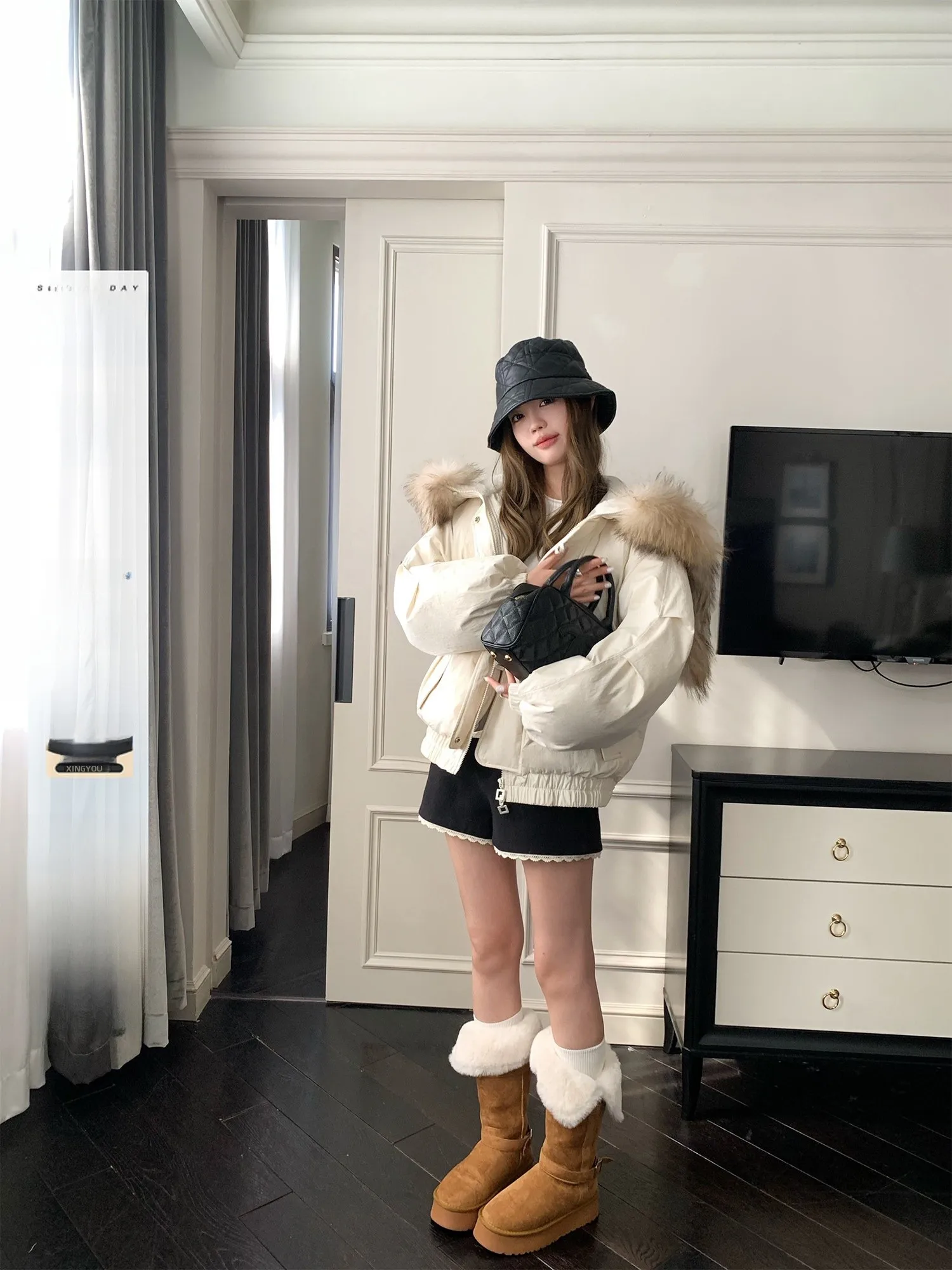 

Hhyii Amber Cow Horn down Jacket Women's White Duck down Thickened Warm Winter Coat with Hood Fur Collar Loose Fit Casual Style