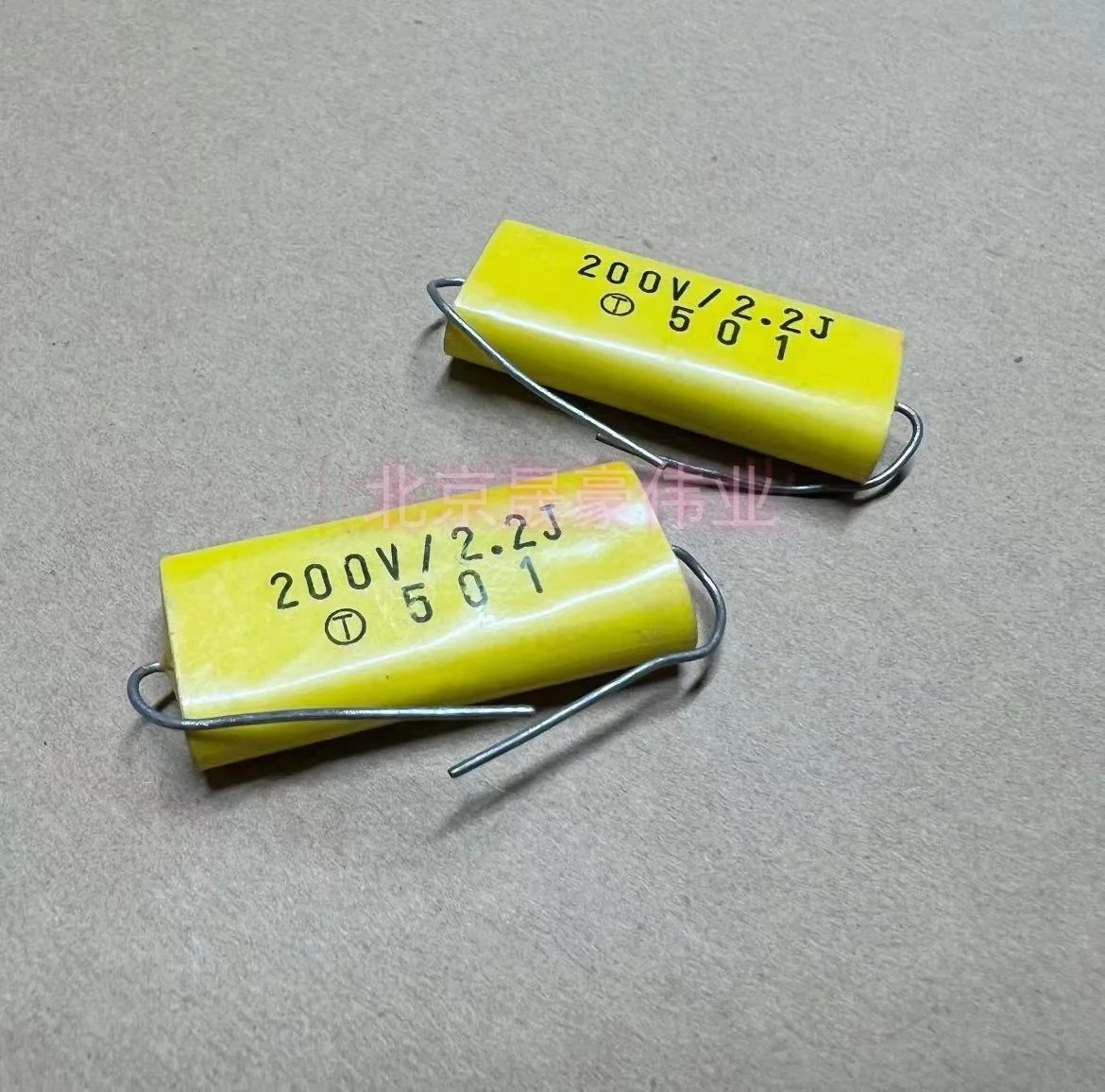 

2pcs 200V225J non-inductive absorption paper dielectric through core capacitance axial capacitance 200V2.2UF 5%