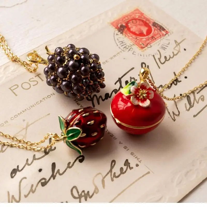 Versteckte Hamster-Tier-Emaille-Medaillon-Halskette mit Öffnungs- und Schließmechanismus, vergoldeter Kette, lieblichem Fruchtdesign, als Geschenk für den täglichen Gebrauch. – Detail 7