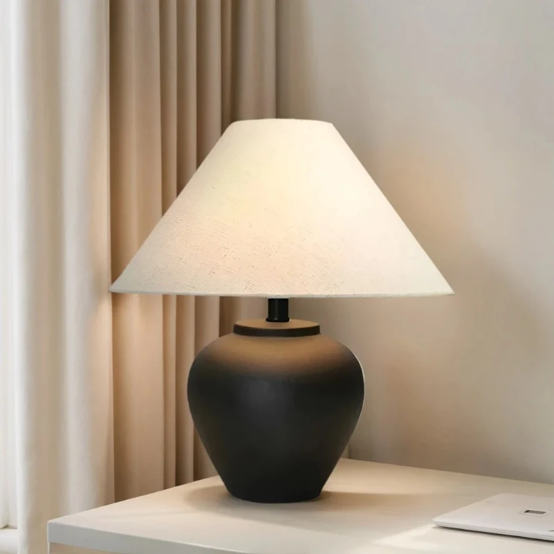 Modern minimalist style ceramic desk lamp New Chinese style New style Suitable for American families and hotel rooms