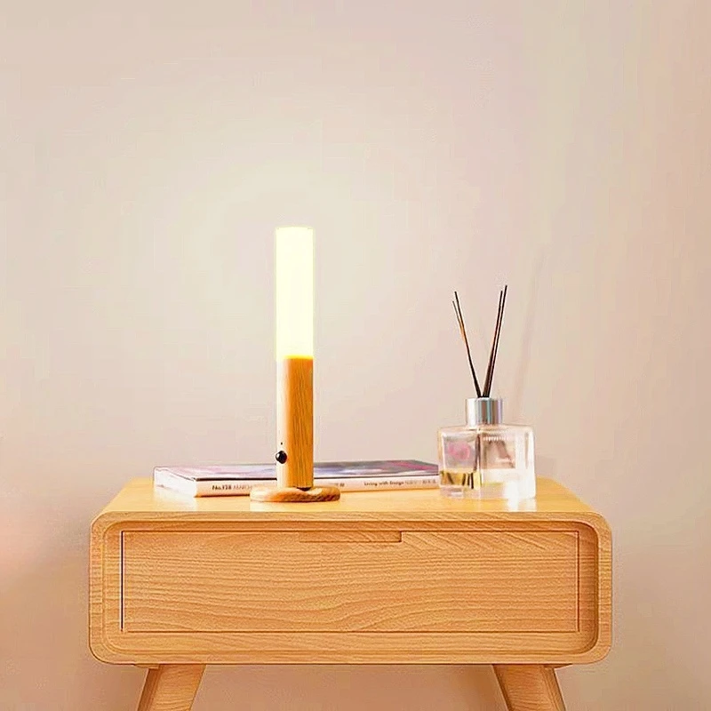 Bezprzewodowa lampka nocna z czujnikiem ruchu Przenośna magnetyczna ładowalna lampa ścienna LED Nadaje się do schodów w sypialni Prezent urodzinowy