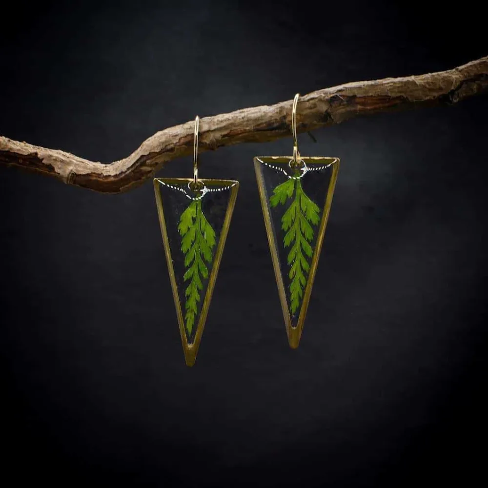 Tempérament créatif géométrique triangulaire résine époxy feuilles résine plante fleurs éternelles boucles d'oreilles pour femmes bijoux