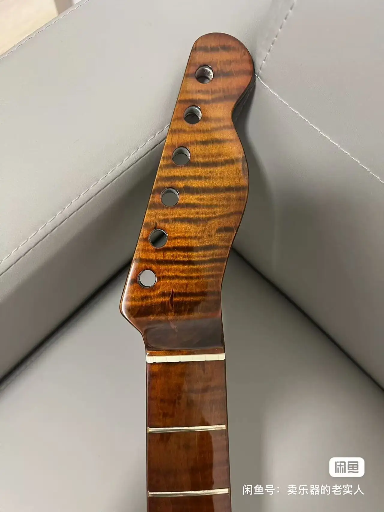 

Tiger-Striped Maple Electric Guitar Neck 21 Frets Brand New Interface 56-57 Thickness 25-26 Aperture 10mm