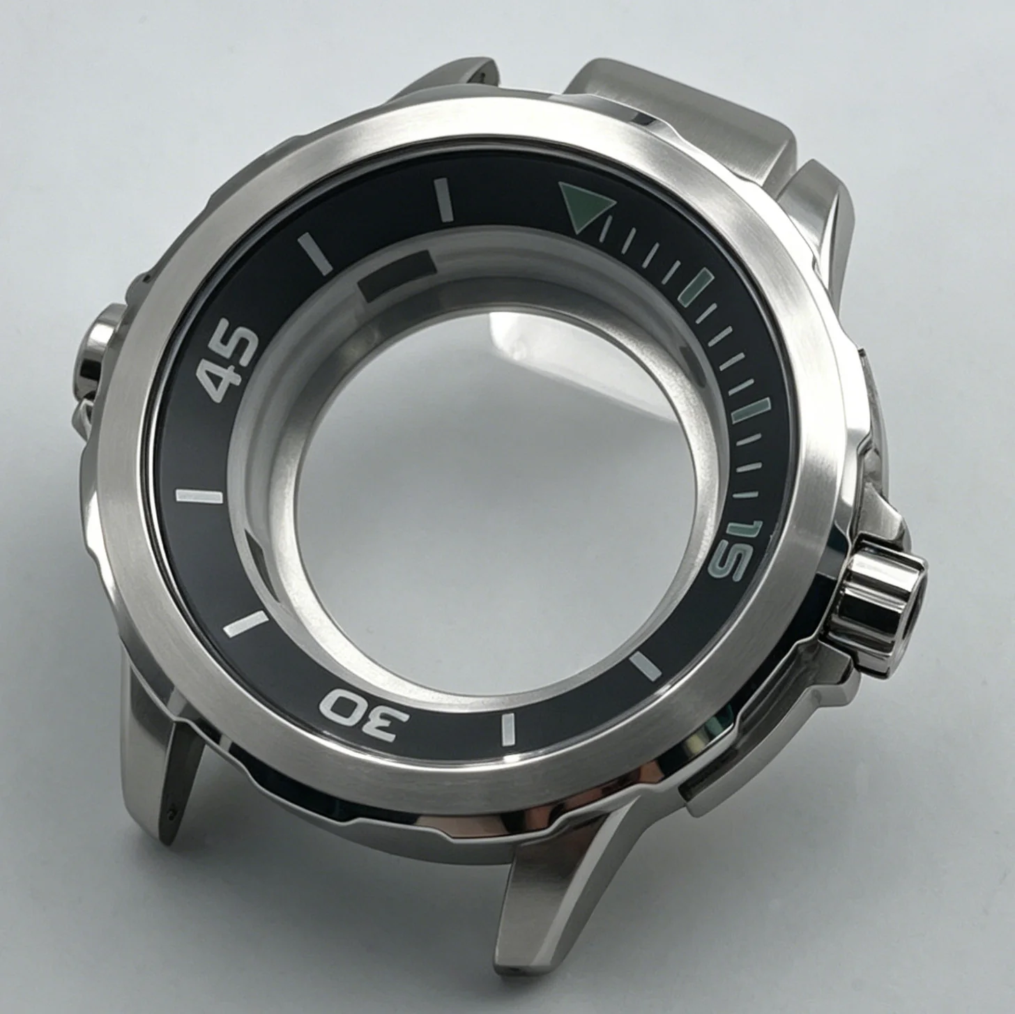 

47mm stainless steel case, masculine and powerful watch case, compatible with NH35, NH36 movements, watch components can be repl