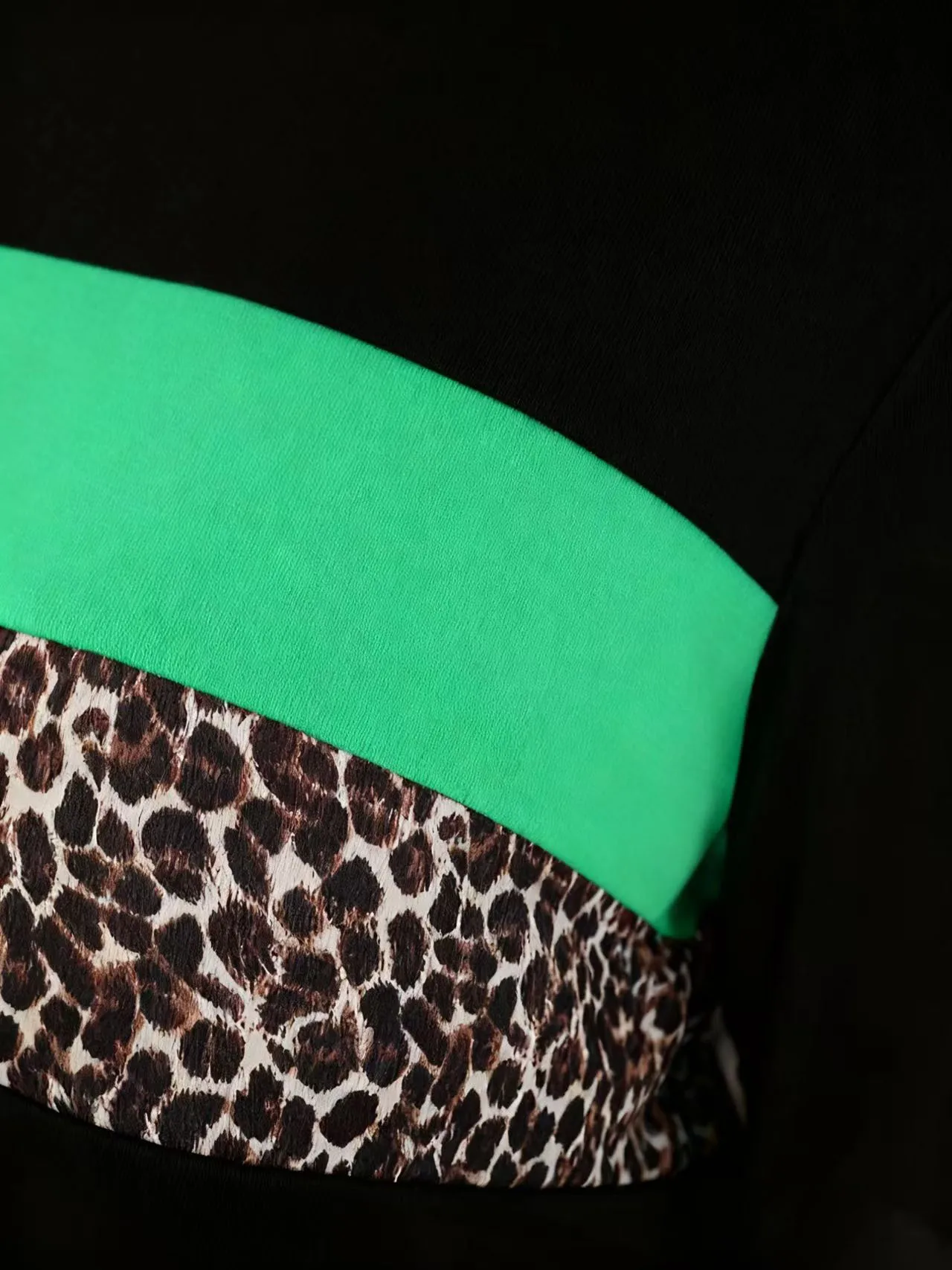 Elegantes Farbblock-T-Shirt in Übergröße, bedruckt, Rundhalsausschnitt, lässiges T-Shirt, perfekte Wahl für Frühling und Herbst, Kleidung in Übergröße.