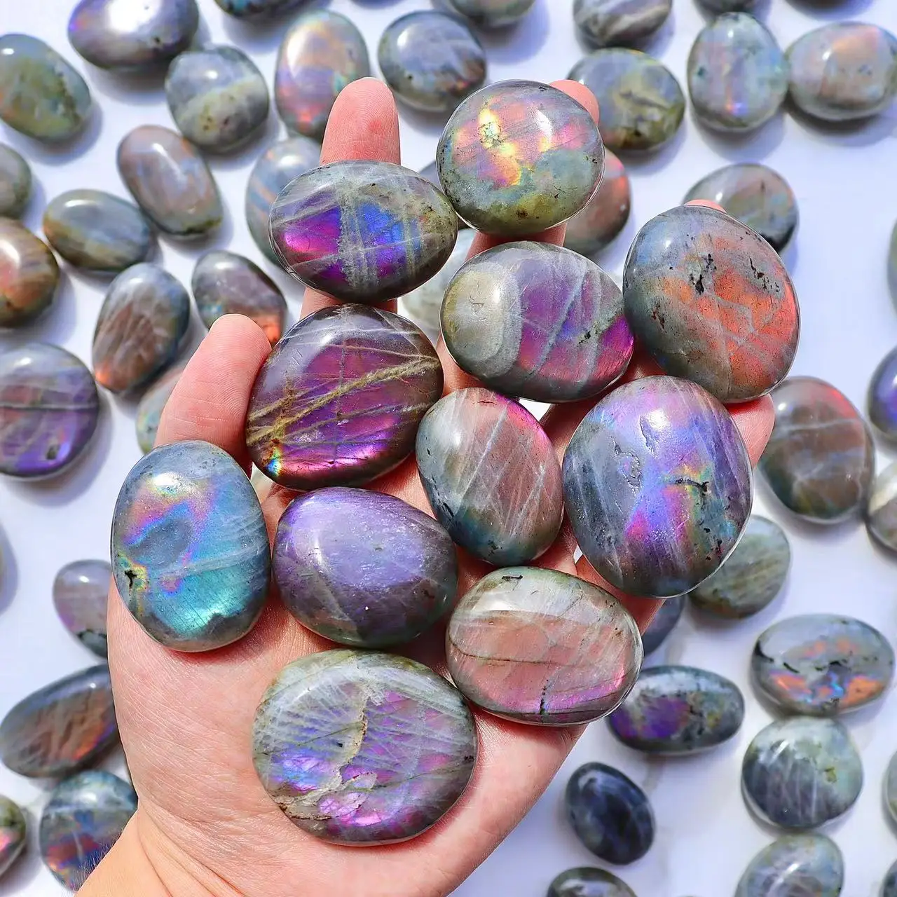 Natural Purple Labradorite Palm Stone with Rainbow Flash Light, Gemstone Crystal Chakra, Spiritual Healing, Fengshui Home Decor