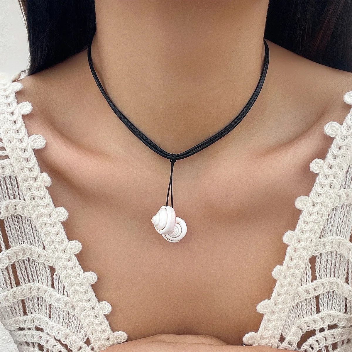 

Vintage Conch Pendant Necklace 2025 Simple and Versatile Creative Black Rope Chain Girls Fashion Vacation Beach Jewelry