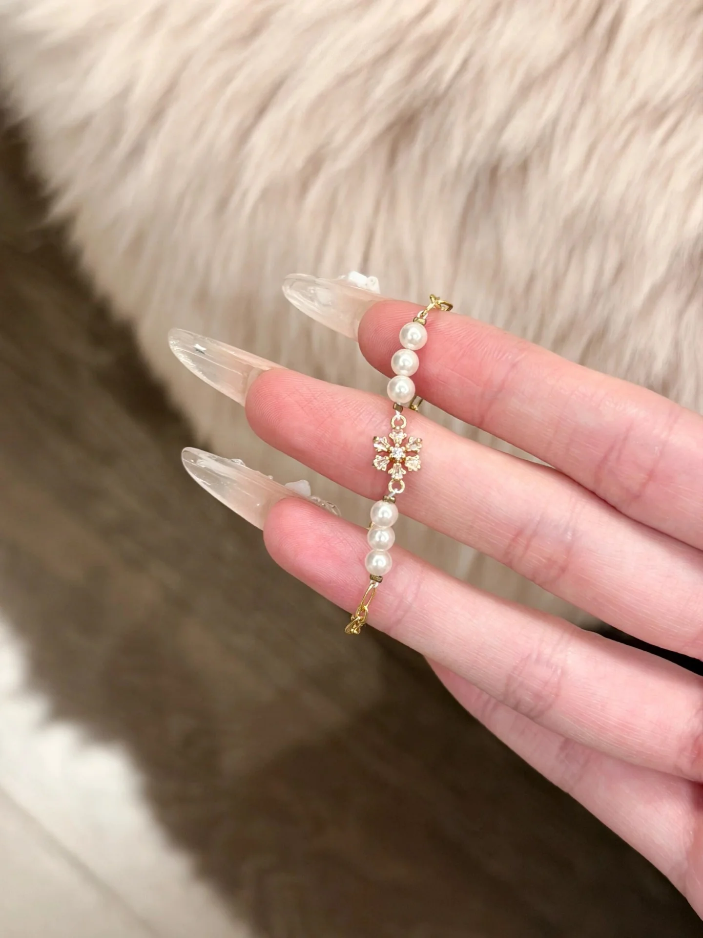 bracelet-de-luxe-gulaya-en-perles-flocon-de-neige-accessoire-de-mode-elegant-bijou-polyvalent-et-style-design-en-petite-serie