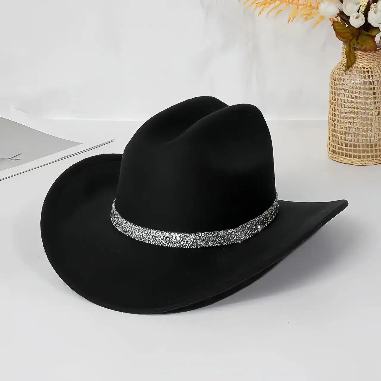 A black fashionable and delicate little diamond fashion top hat, suitable for bachelorette parties, daily wear, adult parties