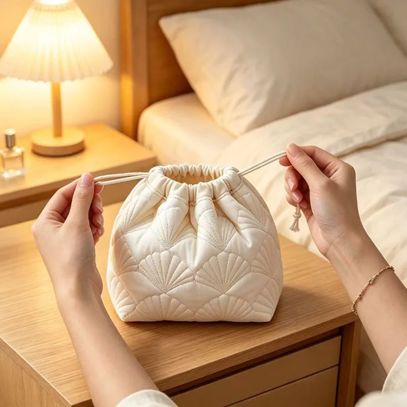 Kordelzugbeutel mit Blumenmuster, große Kapazität, Kosmetiktasche, tragbarer Make-up-Organizer für Reisen, Fitnessstudio, Zuhause und Toilettenartikel. – Detail 7