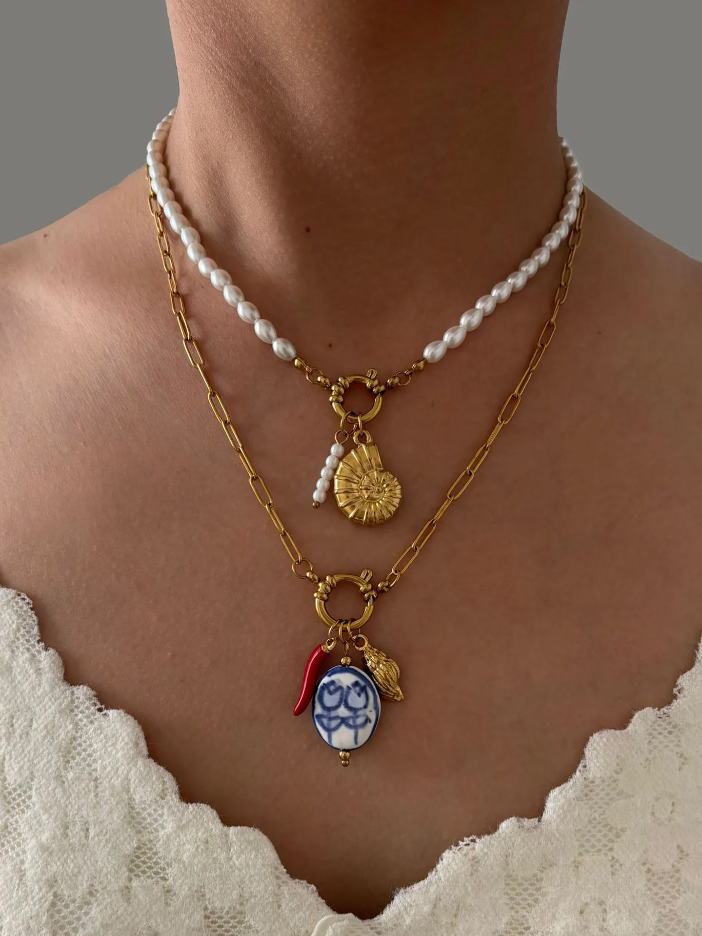 Peri'sbox البوهيمي الأحمر المينا الفلفل الحار السيراميك تقليد اللؤلؤ محارة المرأة قلادة قلادة الفولاذ المقاوم للصدأ مجوهرات ساحرة ﻿