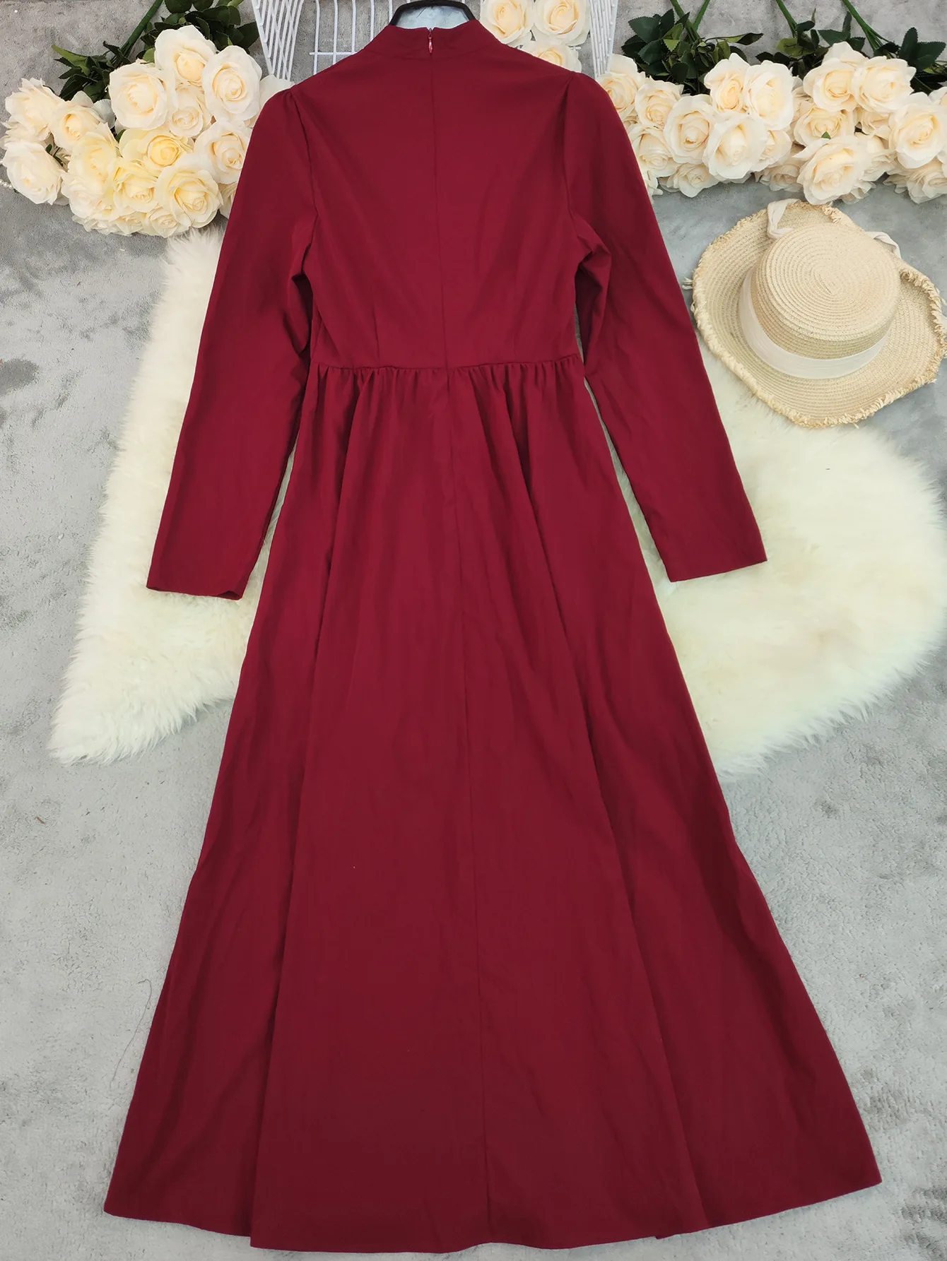 ชุดราตรีผู้หญิงแบบใหม่สำหรับฤดูใบไม้ร่วงและฤดูหนาว ทรงเข้ารูป กระชับเอว สีพื้น แขนยาว