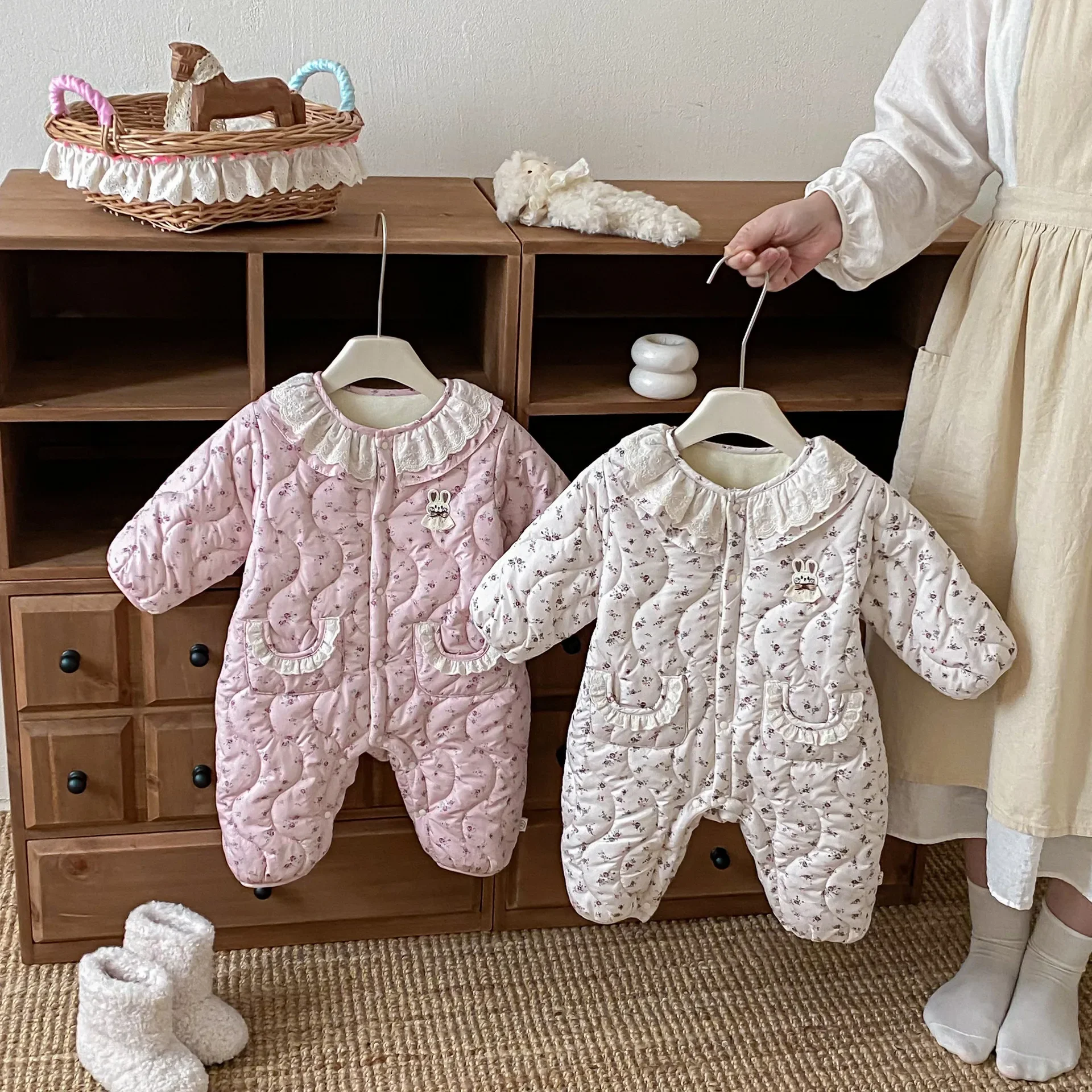 

0-2Y Baby Girl Floral Print Quilted Onesie 2025 Newborn Girls Winter Warm Ruffled Collar Bodysuit Baby Cute Padded Romper Outfit