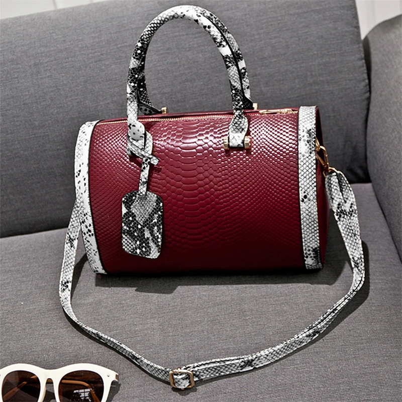 

Women's Bag 2025 Fashion New Bag Large Capacity Bag Fashion Tote Bag Travel Shopping Leisure Commuting Bag Can Be Hand-Held Hand