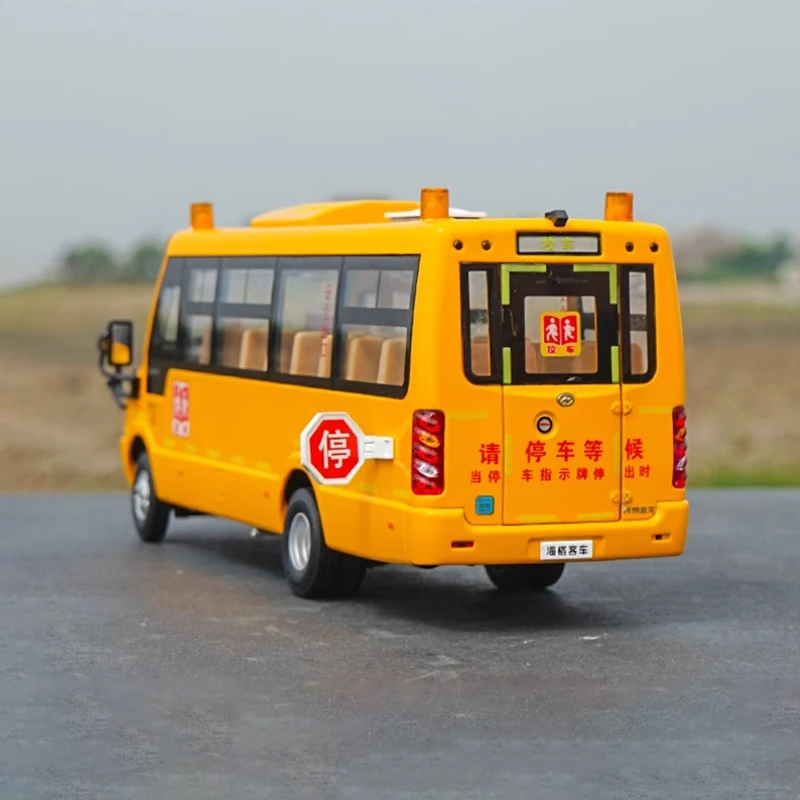 Diecast 1:32 Scale American School Bus Alloy Car Model Finished Product Simulation Toy Static Model Collection Display