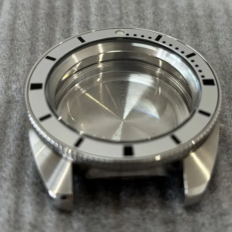 ساعة تعديل أجزاء 38.5 مللي متر حافظة من الفولاذ المقاوم للصدأ حافة دوارة اتجاهية منحنية زجاج هاردليكس مناسبة لحركة NH35/36