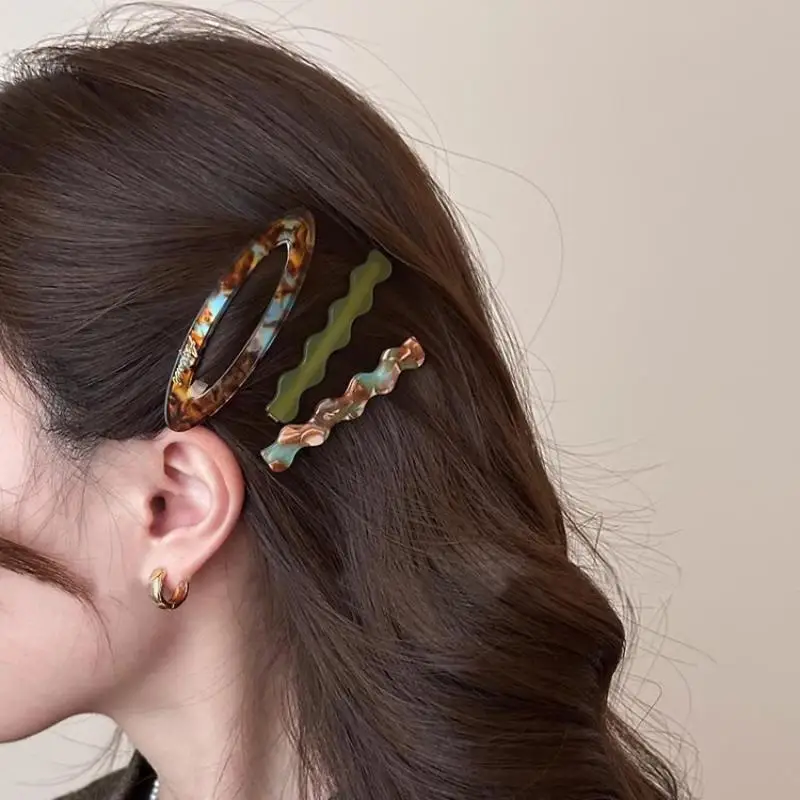 3 Stück Haarspangen aus Kunststoff mit Schildpatt-Marmormuster und Wellendesign, rutschfest, starker Halt, perfekt für den täglichen Gebrauch und Partys. – Detail 2