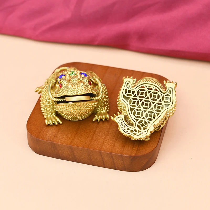 

Gold Colour Money Frog Statue Feng Shui Three Legged Wealth Toad Golden Figurine Good Luck Fortune Frog Home Office Decor Gifts