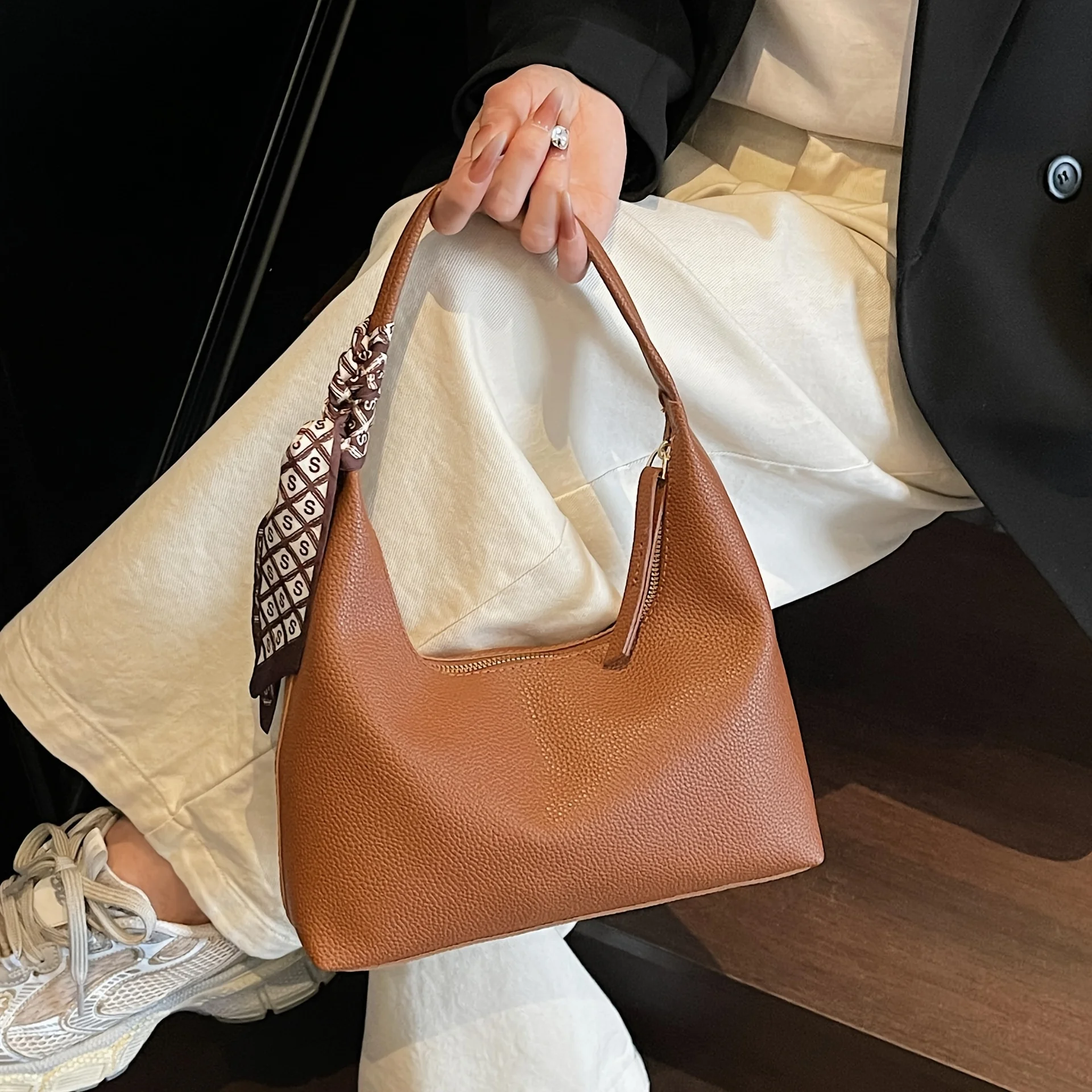 

Women's Shoulder Bag New Retro Large Capacity Tote Bag, High-End and Portable Armpit Bag, Tongqin Crossbody Bag