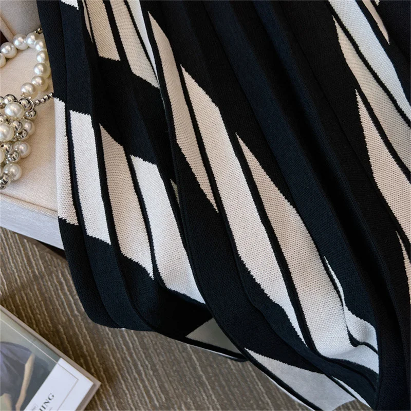 여성용 하프 길이 스커트 2025 봄 가을 신상 플리츠 컬러 블록 니트 플리츠 스커트 하이 웨이스트 미디 길이 스커트