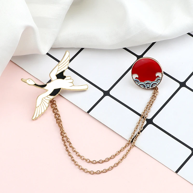 Metal Chain Brooch White Crane Sea Wave Badge Chinese Style Cartoon Enamel Pins Fashion Accessories for Friends Bag Backpack Pin