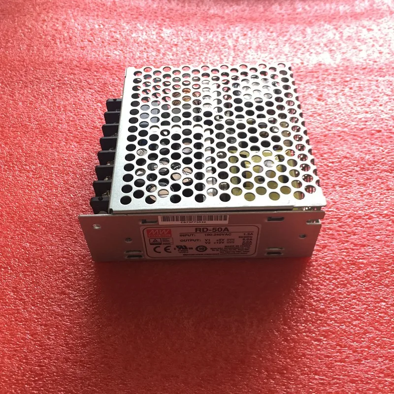 MEAN WELL RD-50A: La Fuente de Alimentación con Doble Salida Ideal para Proyectos Electrónicos y Automatización Industrial