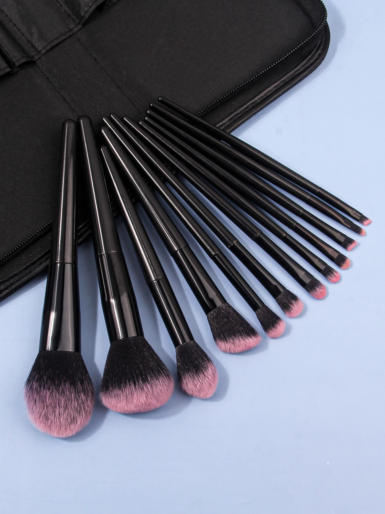 12 pcs Professional Makeup Brush Set With Makeup Pouch High Quality Makeup Kits Soft Hair Makeup Set With Cheap Price