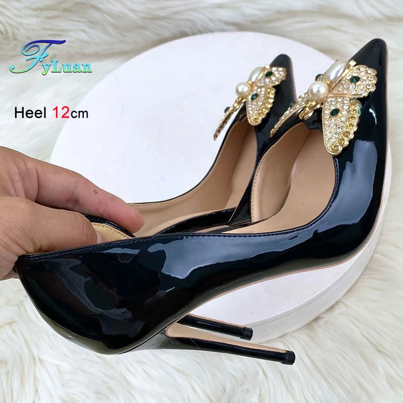 

Лето 2023, черные женские туфли-лодочки из лакированной кожи на высоком каблуке 8/10/12 см с острым носком и шпилькой, полые женские туфли-лодочки со стразами и бабочкой