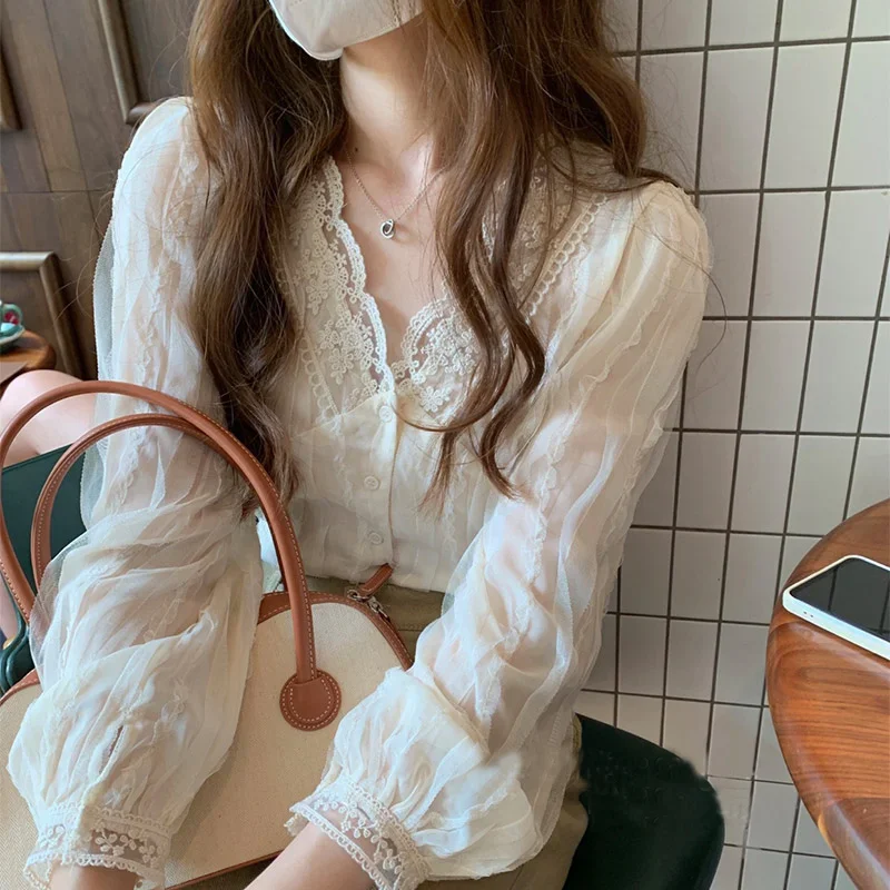 

2023 Autumn New Korean Mesh Top Temperament V-neck Lace Shirt Women's Gentle Versatile Chiffon Shirt Blusa Women Clothes