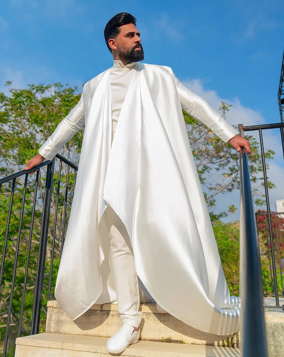 فريد بسيط الأبيض الرجال البدلة الصليب الجمجمة خنفساء شال التلبيب العريس ارتداء حفلة سهرة 3 قطعة (سترة + بانت + كيب) مخصص