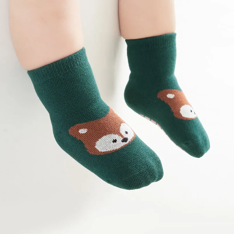5 Paar rutschfeste Kindersocken mit Cartoon-Tiermuster (Fuchs, Bär, Welpe), atmungsaktiv, bequem, für Jungen, Kleinkinder, Baby-Bodensocken – Detail 2