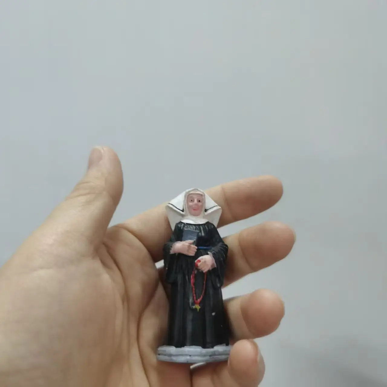 Resin figure mental psychological sand table game box court therapy  sister