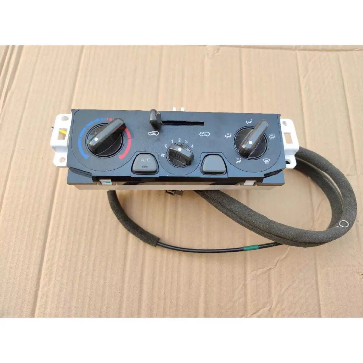 

8112000-P00 Air conditioning control panel A/C suitable to Great Wall WINGLE 3 WINGLE 5 STEED