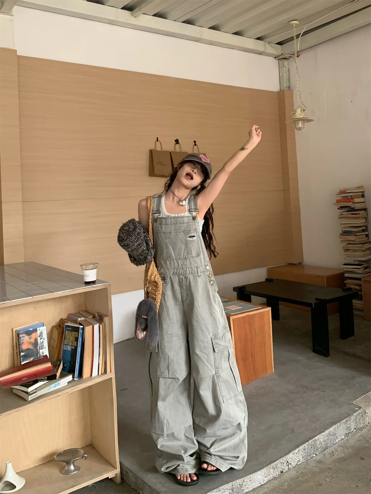 

Ретро-брюки с высокой талией и широкими штанинами, женские рабочие брюки-карго с большими карманами, эффект потертости, модный дизайн