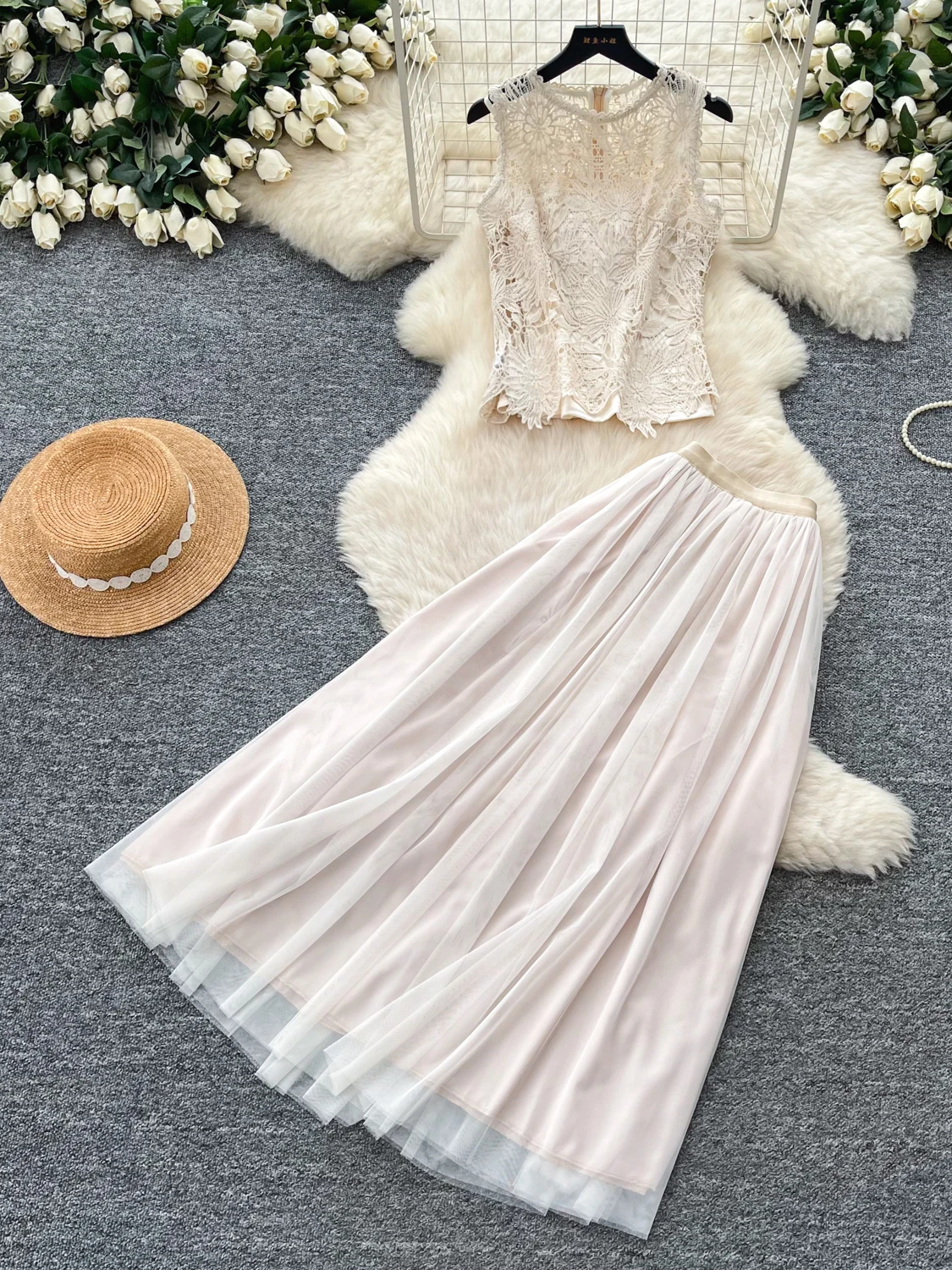 

Elegant Lace Sleeveless Vest High Waist Mesh Skirt Two Piece Set Women's Summer Slimming Hollow out Fashion Ensemble