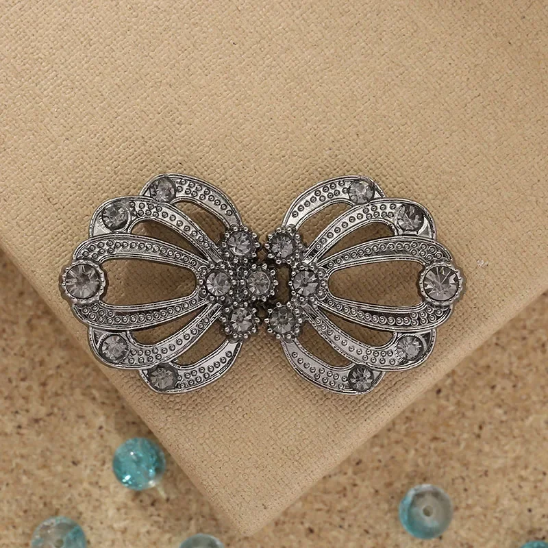 1 Pair New Alloy Sweater Clip Women\'s Clothing Cardigan Connection Buckle Accessories