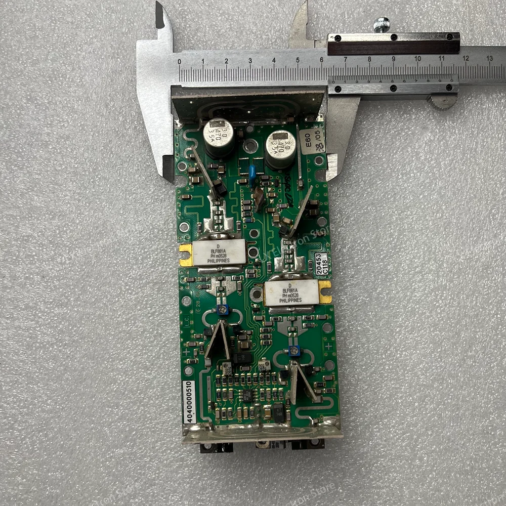 

1pcs U-band broadband RF power amplifier board, 340-900MHz. Dual BLF861A tubes, input 5-25W, output 240W. High efficiency.