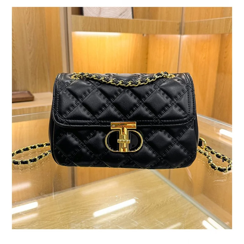 

Luxury Women's Shoulder Bag Made Of Premium Leather Featuring Paris Neat Look​