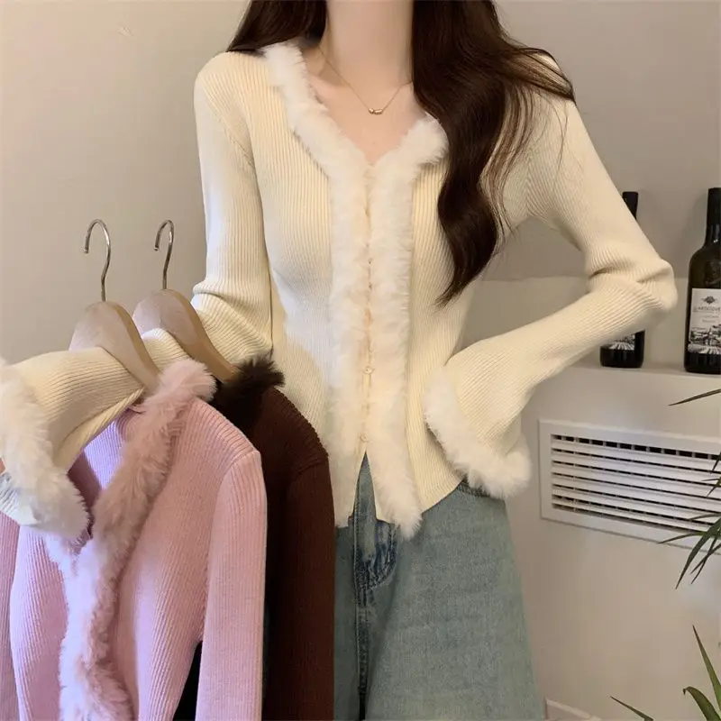 

Gentle French V-neck Flared Long-sleeved Knitted Sweater Women's Design Sense Niche Cinched Waist Plush Panel Cropped Top