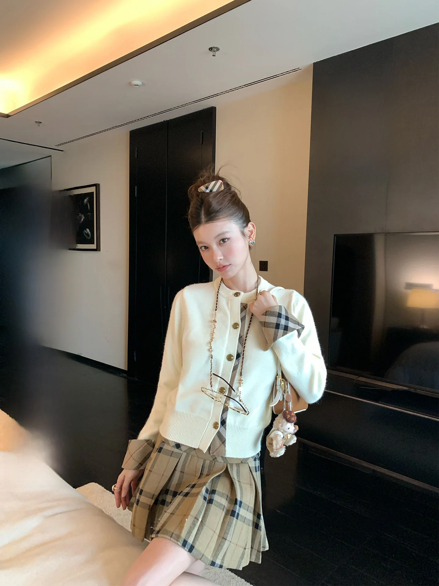 

Комплект LIONE: вязаный кардиган-обманка с эффектом двухслойности и юбка в клетку для женщин, осенне-зимний модный комплект