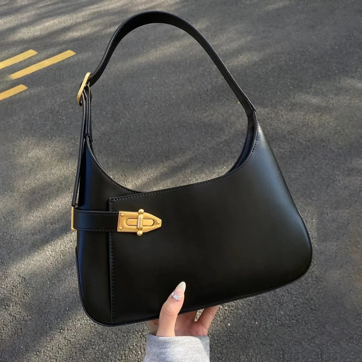 

2024 New Underarm Bag for Women Luxury Designer Versatile Shoulder Bag Fashion Trend Black Commuting Handbag