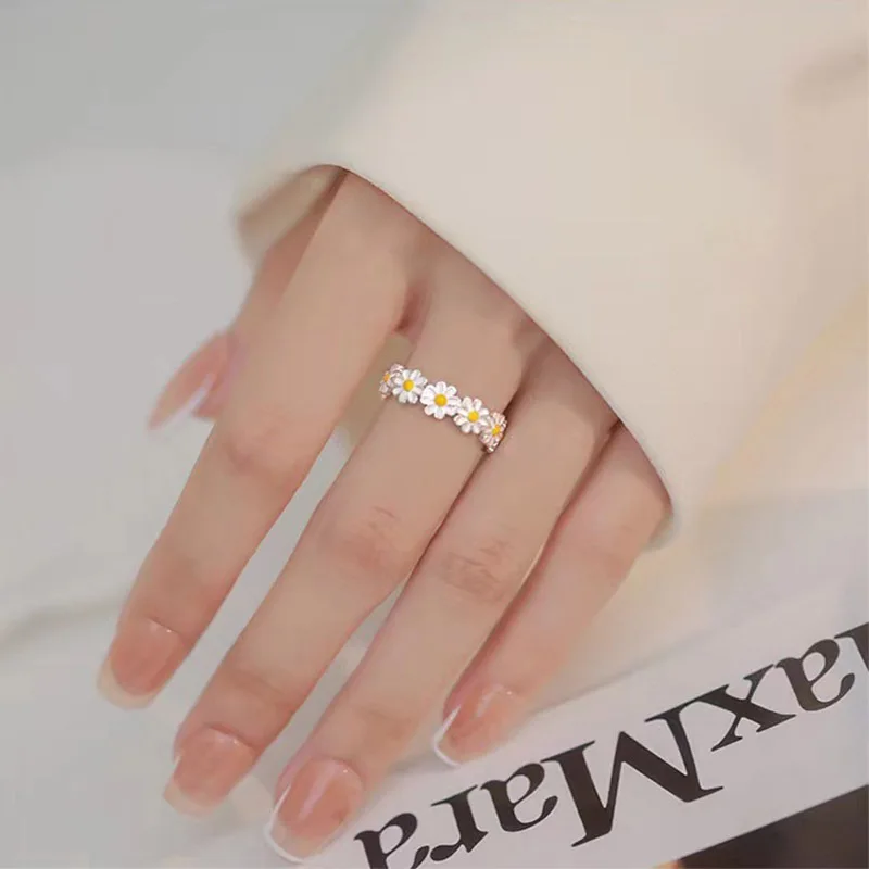 Korean Fashion Daisy Flower Rings For Women Vintage Aesthetic Silver Color Adjustable Open Finger Rings Girls Party Jewelry Gift